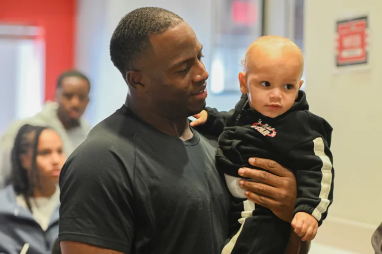 Chubb runs full circle and retires with Browns